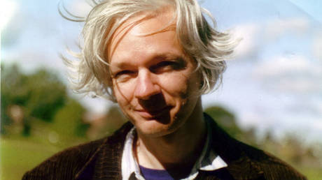 Assange extradition order issued by UK court