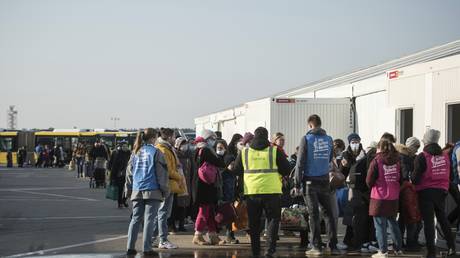 Germany toughens conditions for migrants