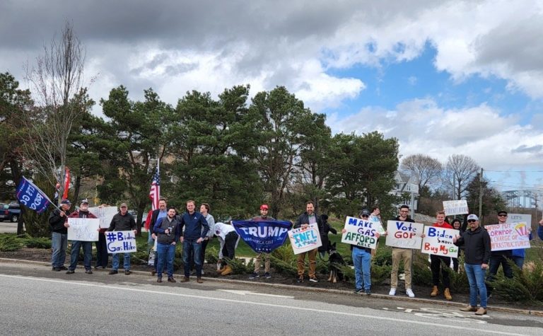 “Let’s Go Brandon” – Trump Supporters Line the Street to Greet Joe Biden in New Hampshire (VIDEO)